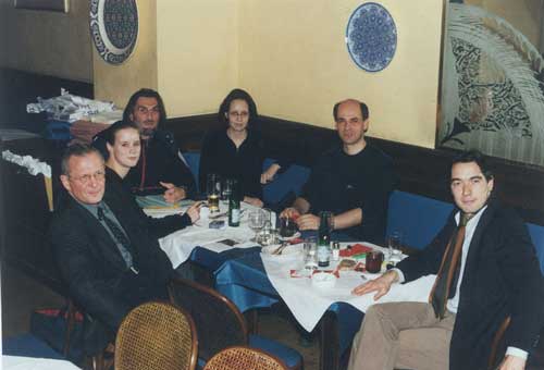 Clemens mit&nbsp; f�nf erschienenen Freunden (Martin Luxan, Beatrice, Clemens Stepina, Sonya Balti, Johannes Sch�tz, Markus Oswald) im Levante am 17. November 2002
