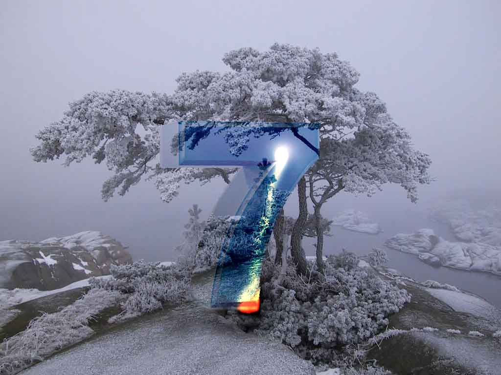 Fjord im Winter mit vereistem Baum und einer gl�sernen Opera Sieben