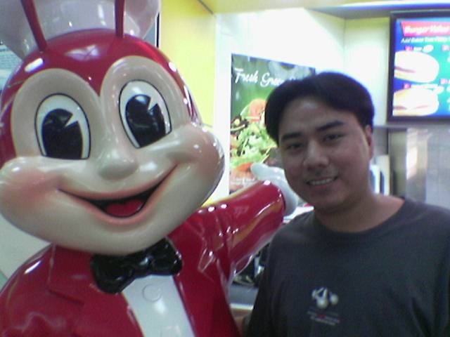 Magkahawig pala kami Jolibee.