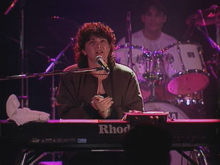 Lou Simon in concert