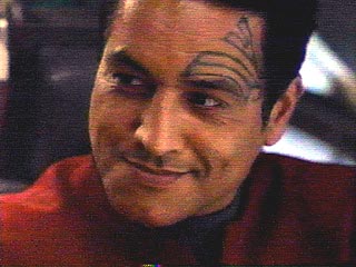 codasmile-chakotay.jpg (23641 Byte)