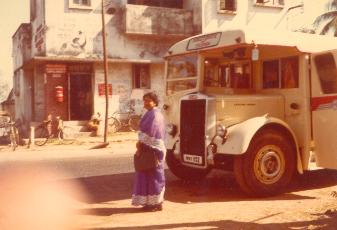 Dr.Hasi Das reaches Shantiniketan by West Bengal tourism bus