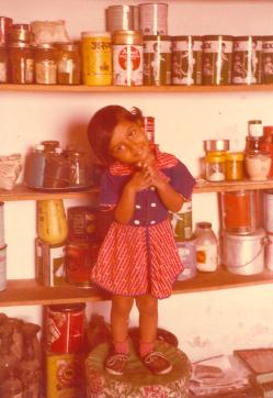 Young Sudarshana welcomes all to mother's kitchen