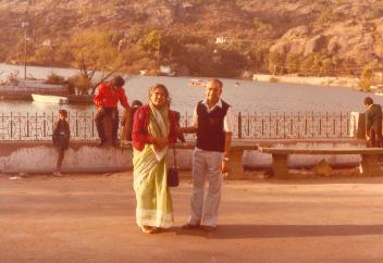 After a long bus trip from neighbouring Ahmedabad, the cool site of Nakki lake at Mt-Abu refreshes you