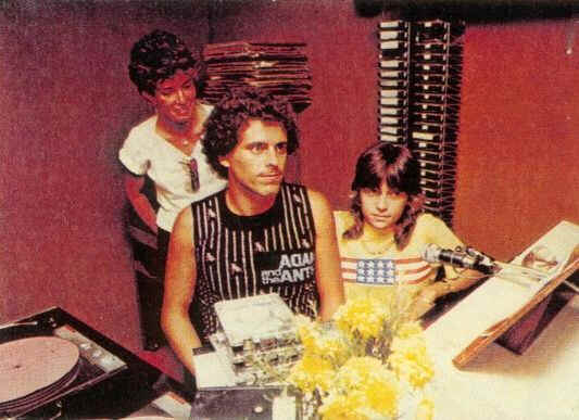 Luis Antonio Mello, Edna Mayo e Monika Veneraile, no estdio da Fluminense FM, em 1.982