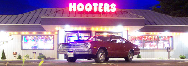 hooters600-210.jpg (35756 bytes)