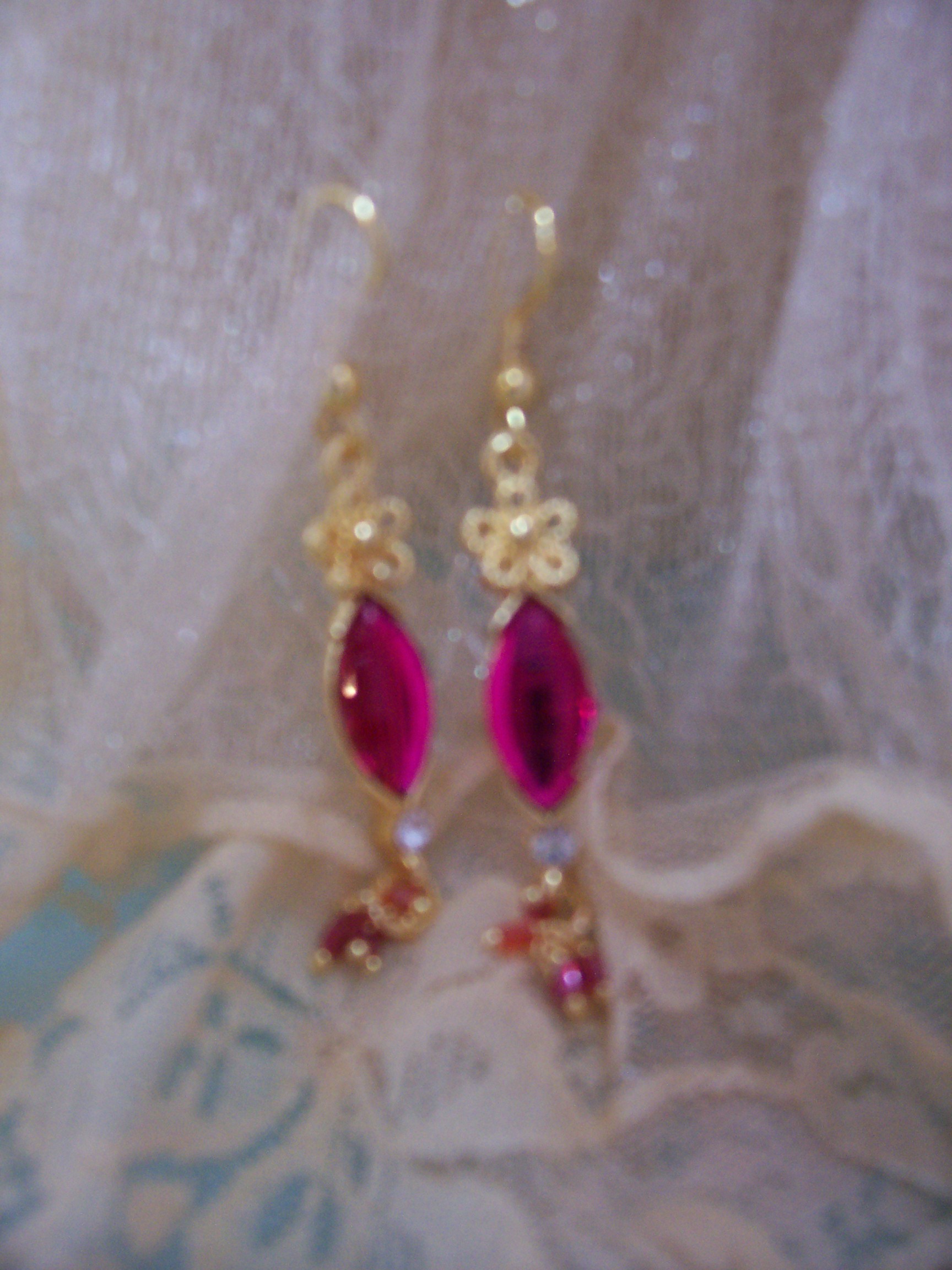 OvalGoldDangleEarring
