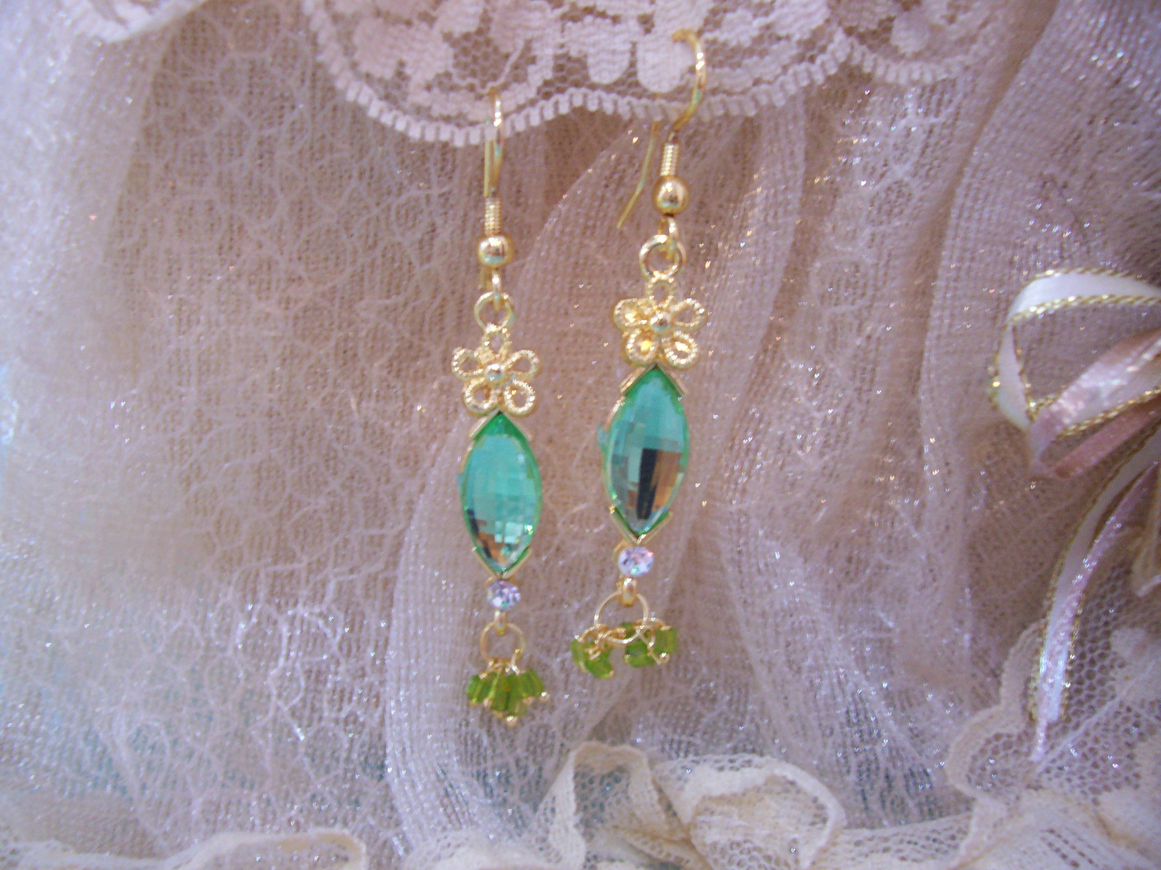 GreenOvalDangleEarring