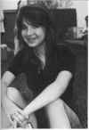 Lea_Sitting.jpg (129715 bytes)