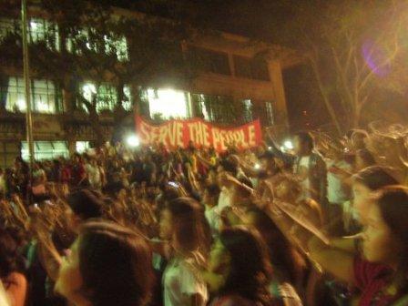 students singing UP Naming Mahal