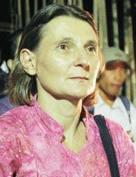 Elizabeth D Inandiak