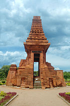 The elegant 16.5 metres tall Bajang Ratu gate, at Trowulan, echoed the grandeur of Majapahit.