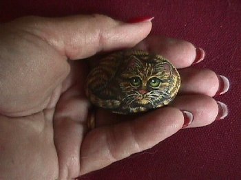handkitty.jpg (18643 bytes)