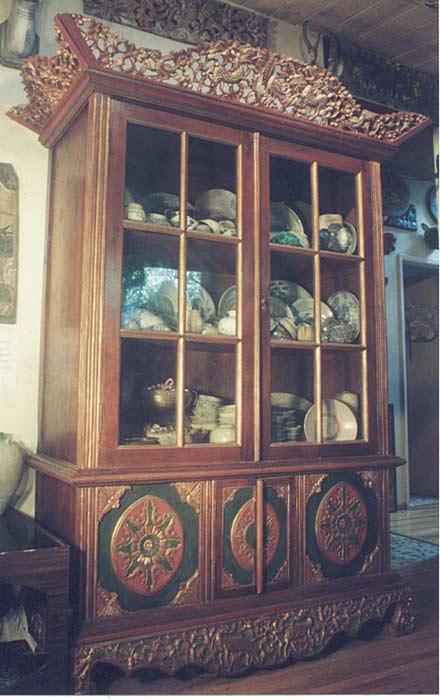 Madura Cabinet