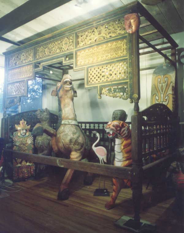 Madura Bed