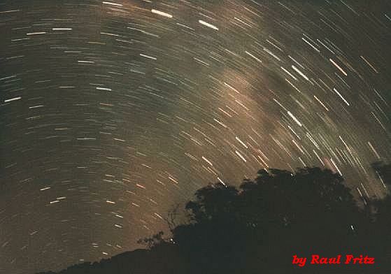 Star trails of the Southern sky (Arcos estelares do c�u do Sul)
