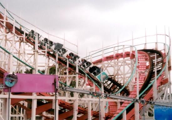 Belmont-2-01-First-drop-from-tilt-a-whirl.jpg (751371 bytes)