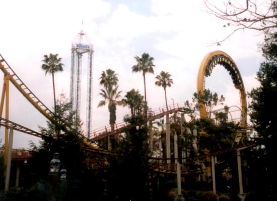 Knotts-2-01-Montezoomas-through-loop.jpg (817247 bytes)