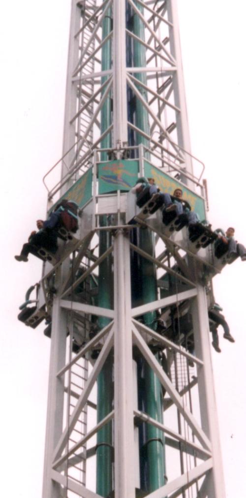 Knotts-2-01-Supreme-Scream-Closeup.jpg (519943 bytes)