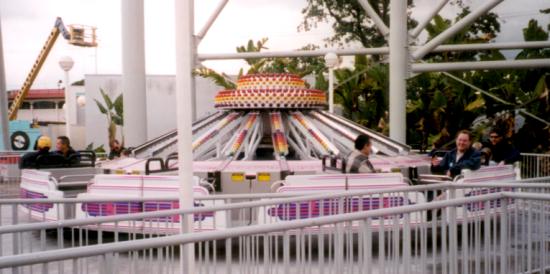 Knotts-2-01-Whipepout-1.jpg (819155 bytes)
