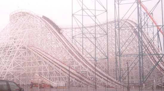 SFMM-2-01-Colossus-Turn-From-Parking-Lot.jpg (389171 bytes)