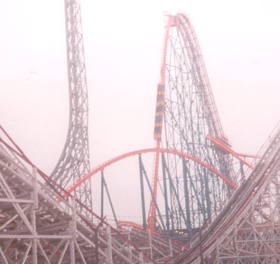 SFMM-2-01-Goliath-and-Colossus-From-Parking-Lot.jpg (614904 bytes)