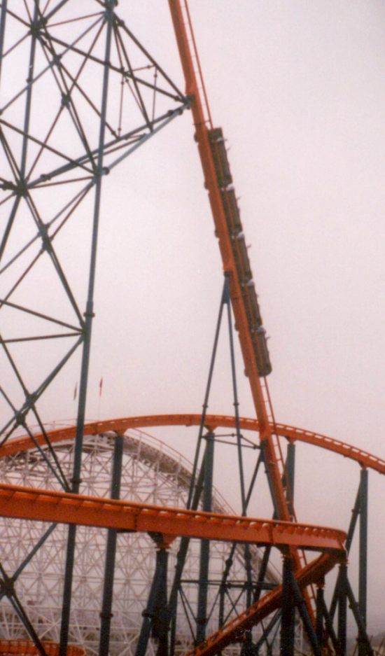 SFMM-2-01-Goliath-first-drop-from-cue.jpg (409299 bytes)