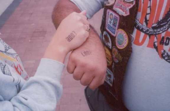 SFO-6-00-Double-loop-hands.jpg (19694 bytes)