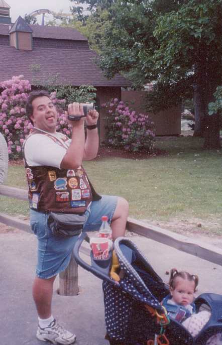 SFO-6-00-Robb-shooting-video-silly.jpg (39267 bytes)