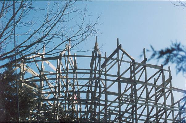 SFSTL-New-coaster-2-7-00-Lift-turnaround.jpg (53301 bytes)