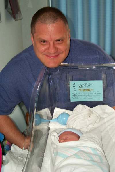 Bond-4-23-00-Bond-and-grandpa-pope.jpg (24852 bytes)