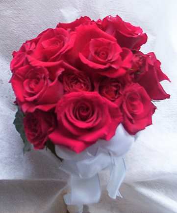 image of beautiful bouque of fresh red roses, vibrant and colorful radiating a natural display of beauty and majesty. motivating quotations and flower pictures. enjoy thought for the day. a beautiful way, every day. have a great day!
