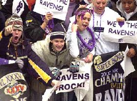Crowd at Ravens parade © Sunspot.net 2001