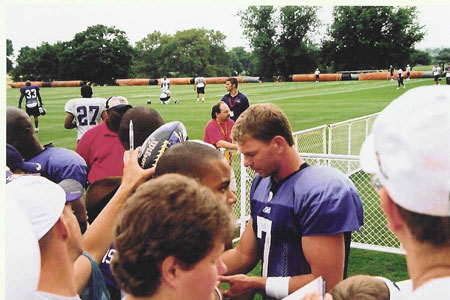 Chris Redman signs autographs for the fans after practice.
