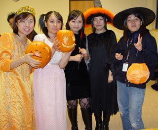 the 2002 UBC Japanese Club carving champions!!!