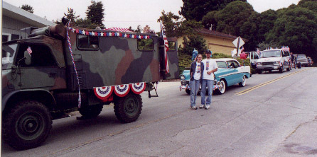 parade2.jpg (51614 bytes)