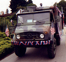 parade3.jpg (61300 bytes)