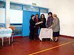 Entrega de libros al secundario para adultos