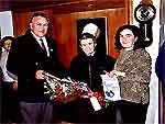 Entrega de distinci&oacute;n de pintor local