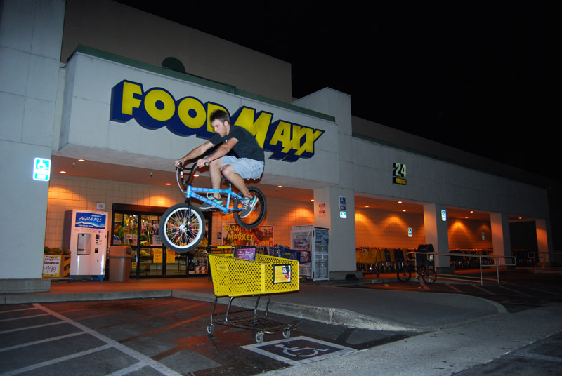 Trent_shophop