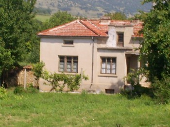 R(OO17) House for sale in village of Chirpan region