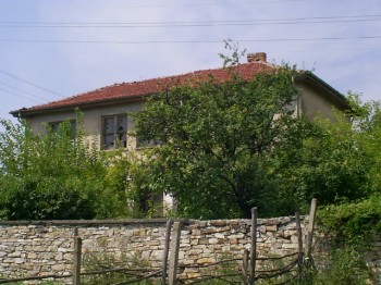 R(0019) House for sale in village of Chirpan region