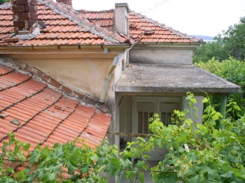 R(0020) House for sale in village of Chirpan region