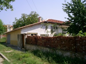 R(0027) House for sale in village of Chirpan region