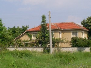 R(0036) HOUSE FOR SALE WITH BIG GARDEN