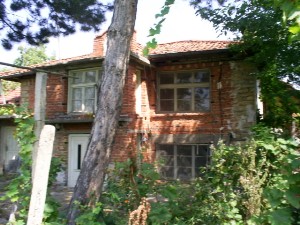 R(0040) HOUSE FOR SALE  IN CHIRPAN REGION