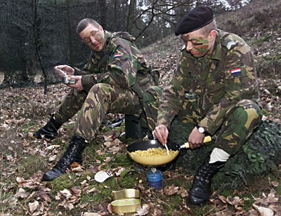 foto is geleased van de defensiekrant