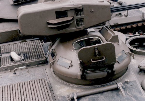 M113C&V toren met 25mm Oerlikon kanon en geopend schuttersluikje