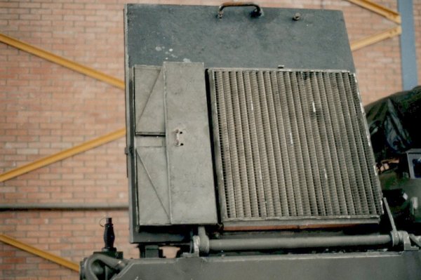 M113C&V detailopname luchtinlaatrooster met vaarschot