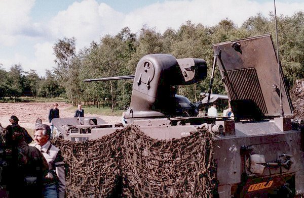 M113C&V toren en geopend motorluik